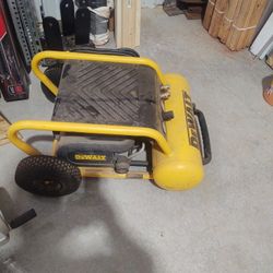 DeWalt Wheeled Compressor 