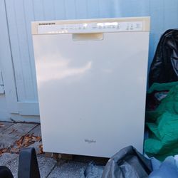 Whirlpool Dishwasher In Excellent Condition Must Go Have To Move $20 Asking Price