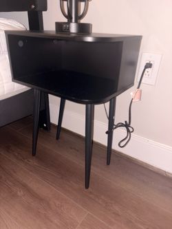 2 Night stands