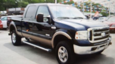 2005 Ford F-250 Super Duty 4dr Crew Cab lariat 4WD SB