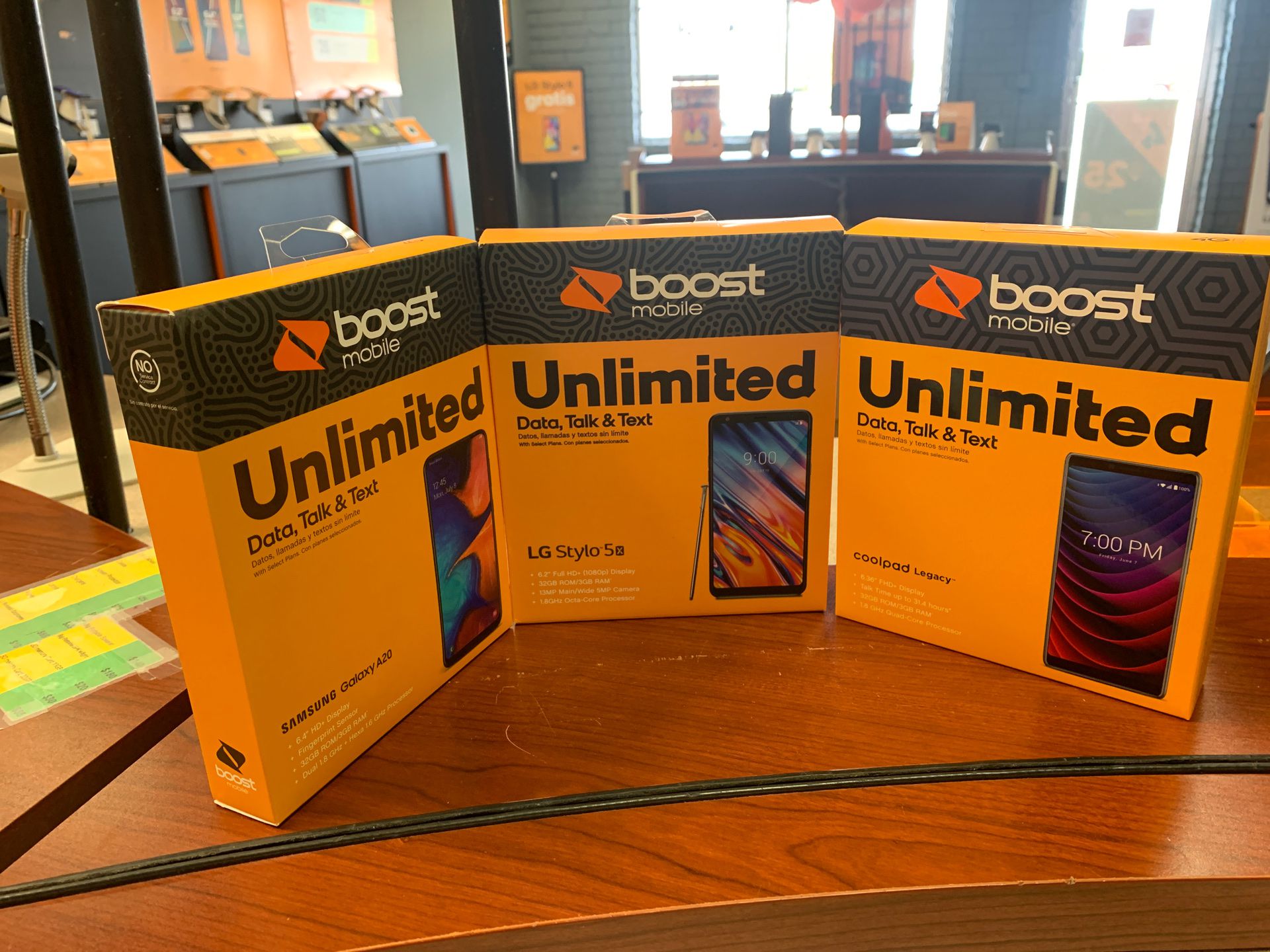 Come save money at boost mobile in el mirage 💰🥳🥳