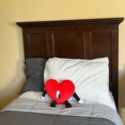 Twin Bed With Dresser(No Mattress)