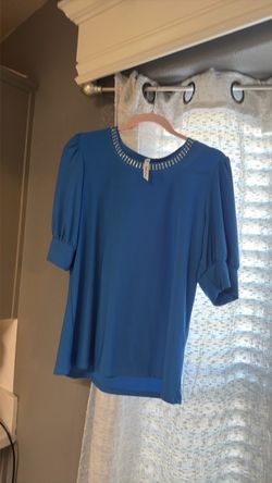 Blue Embellished Neckline Short Sleeve Blouse