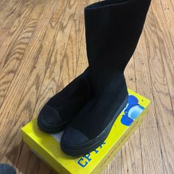 Brand new kid shoe. Size 1.5