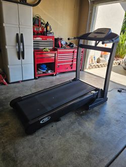 Treadmill with incline