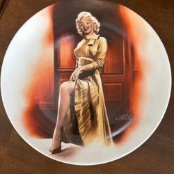 Collection Of Marilyn Monroe Plates 
