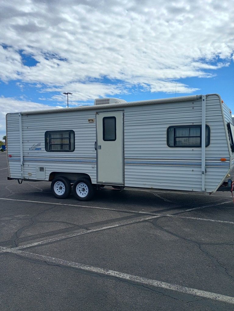 1999 Layton Limited Edition 27ft Grandma's Trailer Like New for Sale in ...