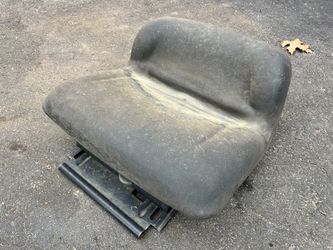 Simplicity Regent 38” 14hp Lawn Tractor Seat And Bracket