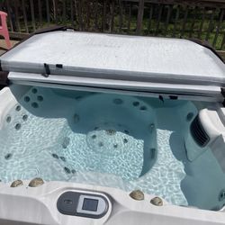 Jacuzzi® Hot Tub – 6-Person Luxury Spa with Lounge & Hydrotherapy Jets