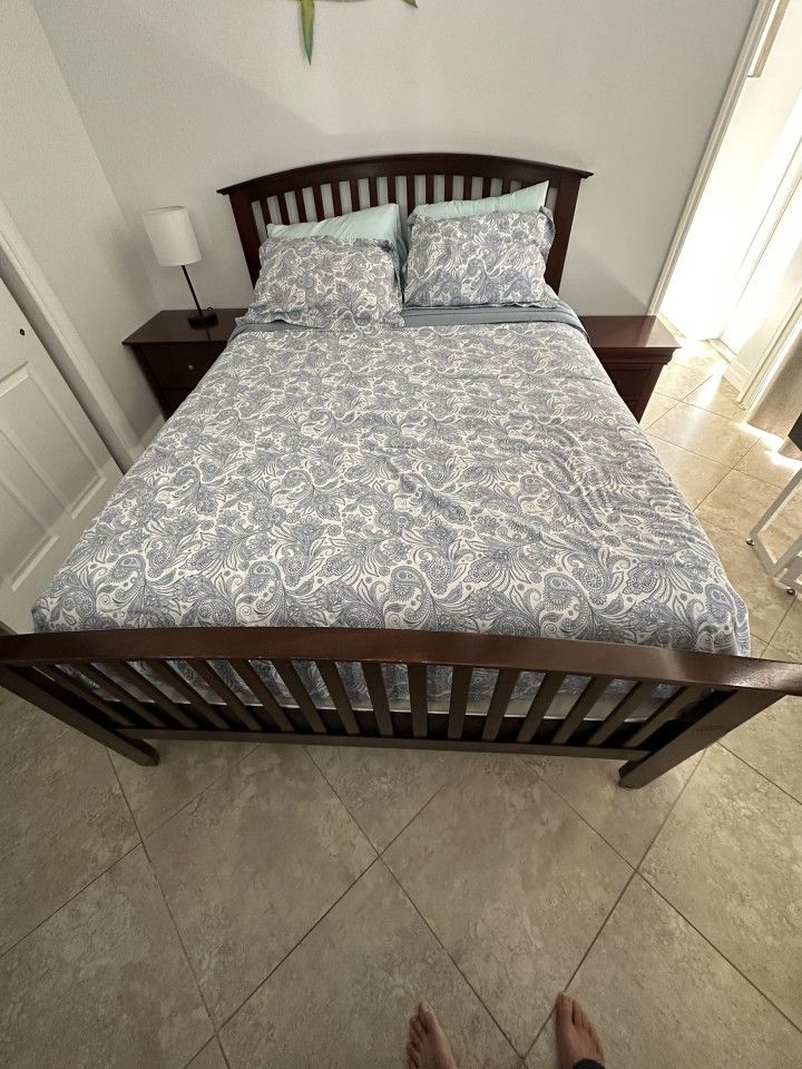 Complete Queen Bedroom Set
