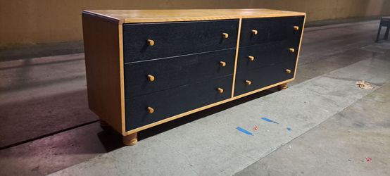 Nice Solid All  Wood 6 Drawer  Two Tone Dresser.