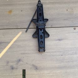 Scissor car jack