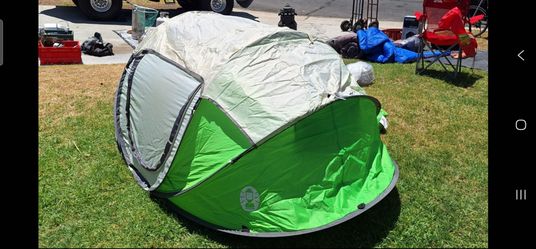 Tent, easy set up . Quick pop up