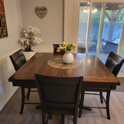Dinner table with 4 chairs 
