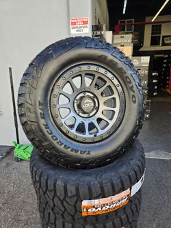 17" LOCK Yosemite rims w/ 33" RT tires