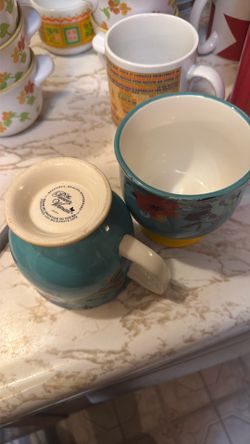 2 Pioneer Woman’s Floral stoneware mugs