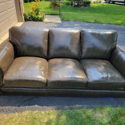 BEAUTIFUL BROWN  LEATHER  COUCH 