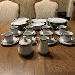 Crown Ming Fine China Set