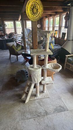 Beige cat tree, hardly used