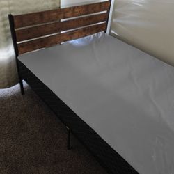 Beautiful Full Size Bed With 7 1/2 Inch Memory Foam Mattress , 2 Month Used Must See 