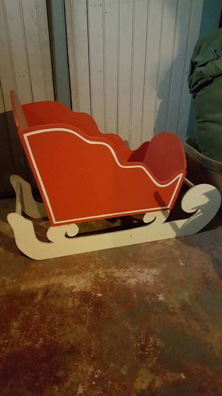 Sleigh for xmas time porch decor
