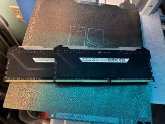 32gb DDR4 RGB Corsair Vengance DDR4 RAM (2x16gb)