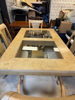 Gorgeous Glass, Dining Room Table with six chairs - Excellent Condition