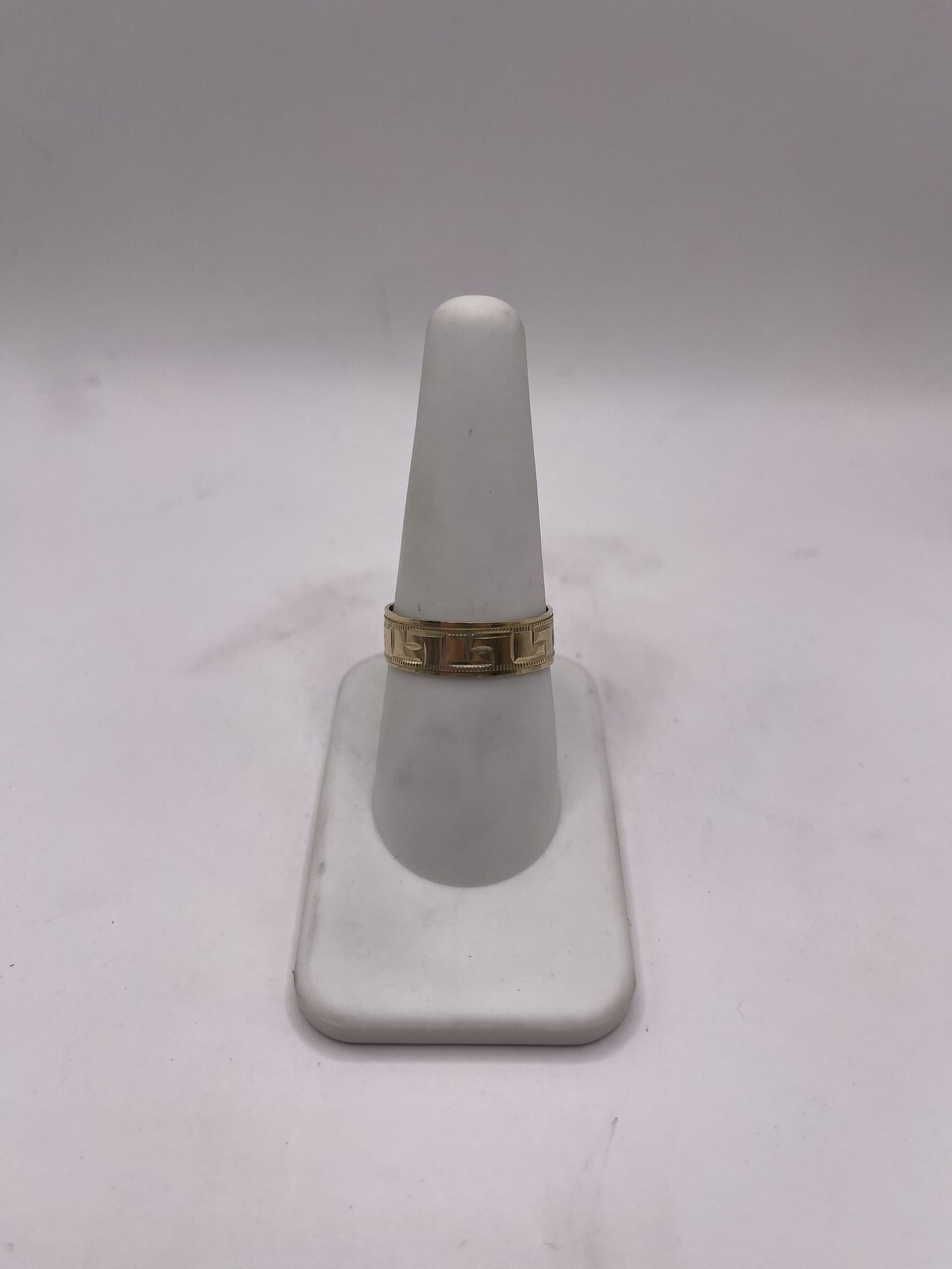 10kt Gold Engagement Style Band w/ Design