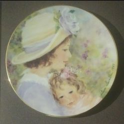 1997 Avon Tender Moments Mother's Day Plate Helene Leveillee Porcelain 22k Gold Trimmed Collectible Vintage Small