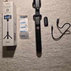 Yoozon Selfie Stick w/Removable Bluetooth Remote - Like New
