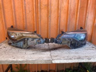 Toyota Corolla headlight right side and left side OEM. 2017-2018-2019  LED