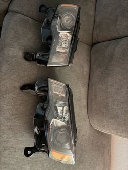 2017 grand Cherokee headlight assembly