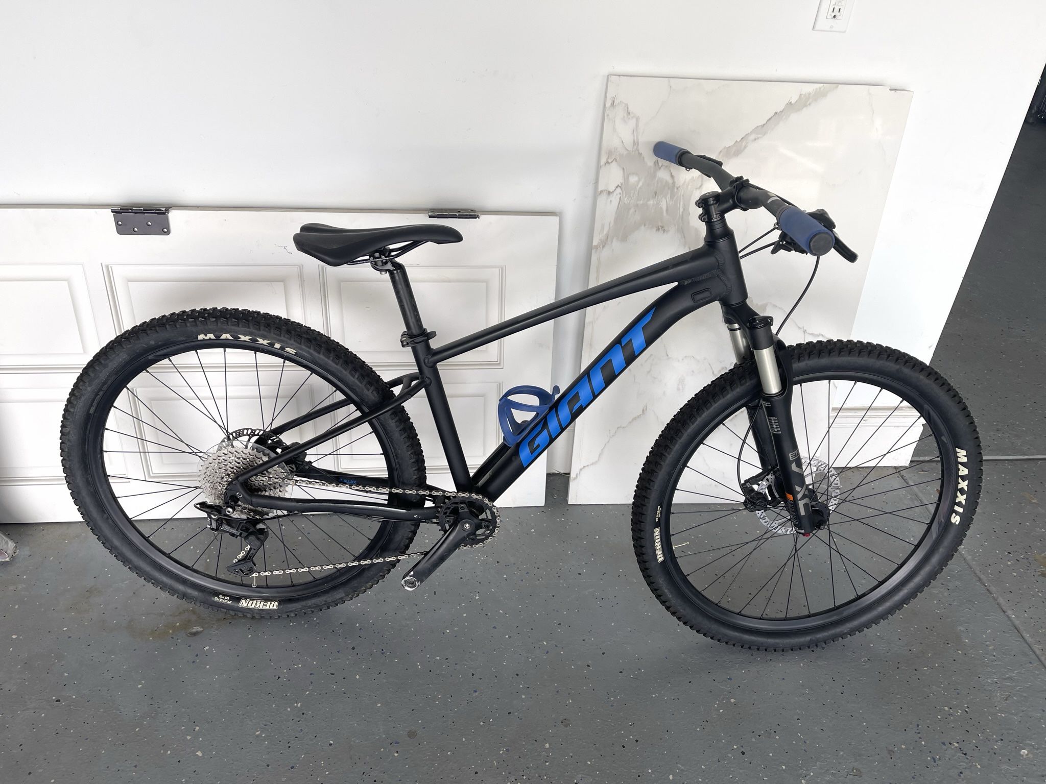 Giant Talon 1 Mountain Bike Small 27.5” Tires