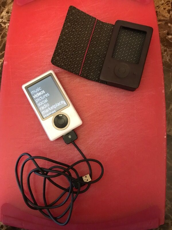 Rare White Zune MP3 Player version 3.30 bootloader 435