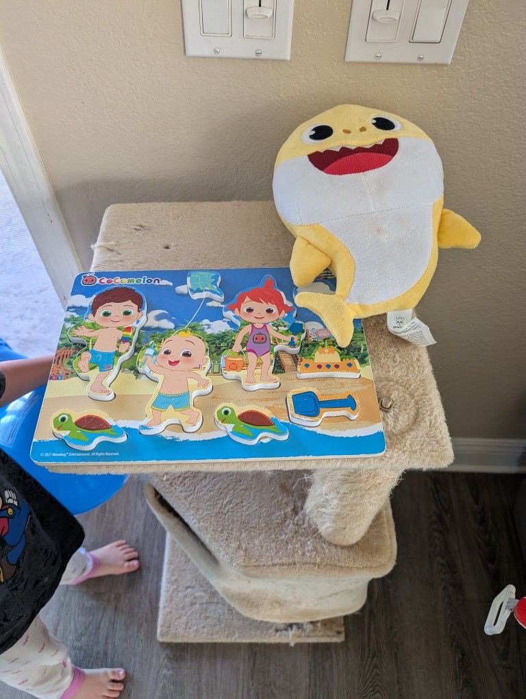 Baby Shark Doll And Cocomelon Puzzle