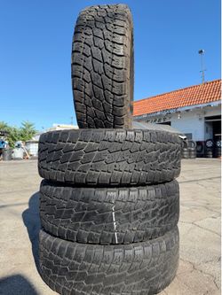 Vendo llantas usadas 265/70/R17 marca NITTO