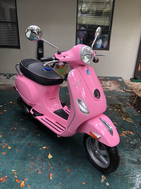 Limited edition pink, Vespa Piaggio LX150 scooter for Sale in Miami, FL