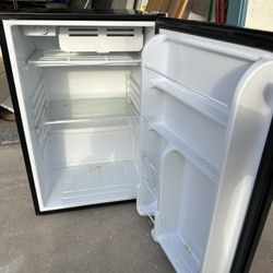 Mini Fridge in Great Condition