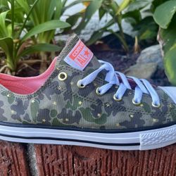Converse Women Junior Size 6 Brand New 