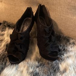 Heals Size 6 
