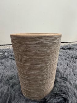 Tan, beige pot
