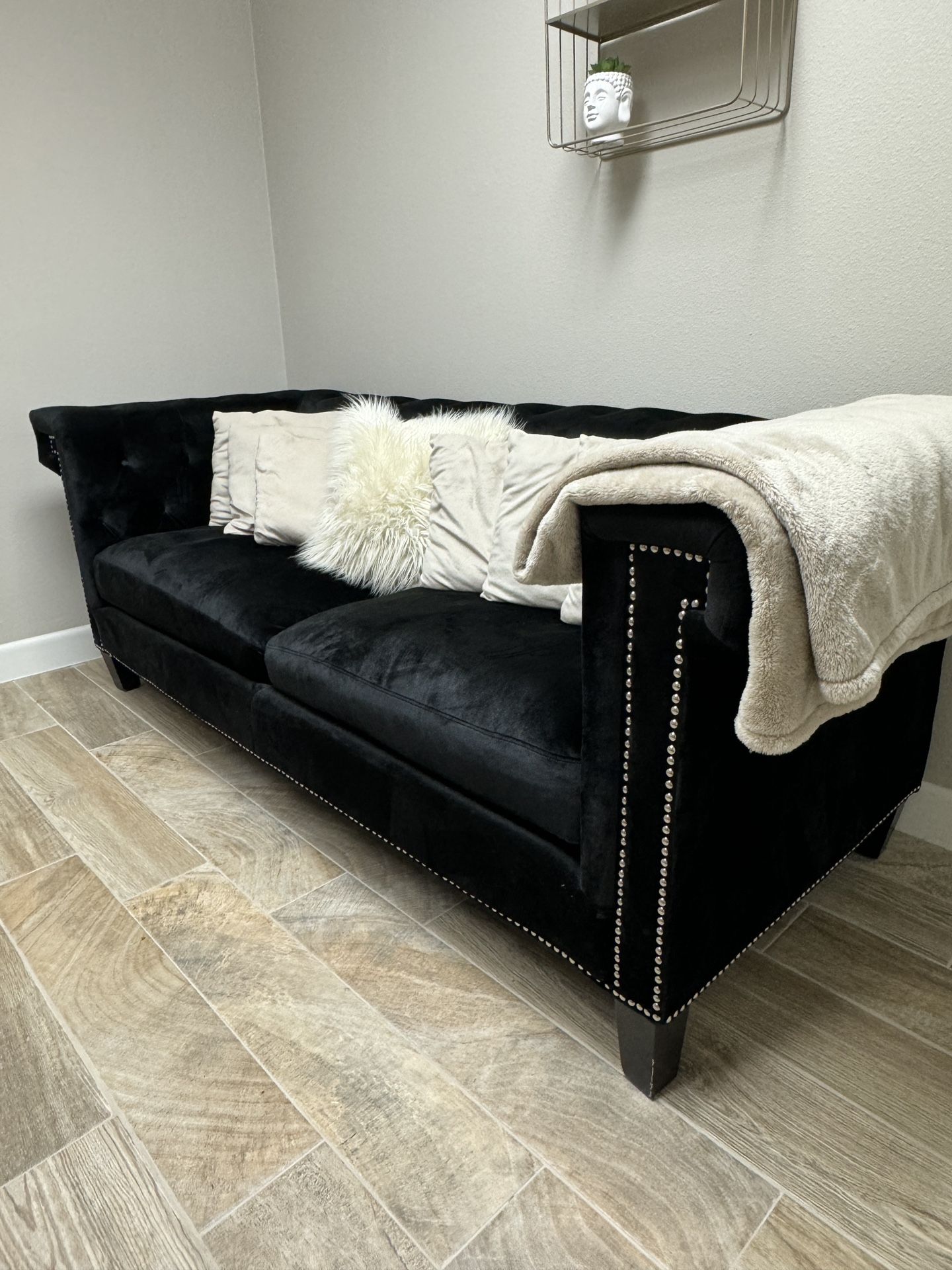Large Velvet Couch for Sale in Edinburg, TX - OfferUp