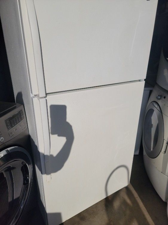 Maytag Refrigerator W33h67 Firm Price $320