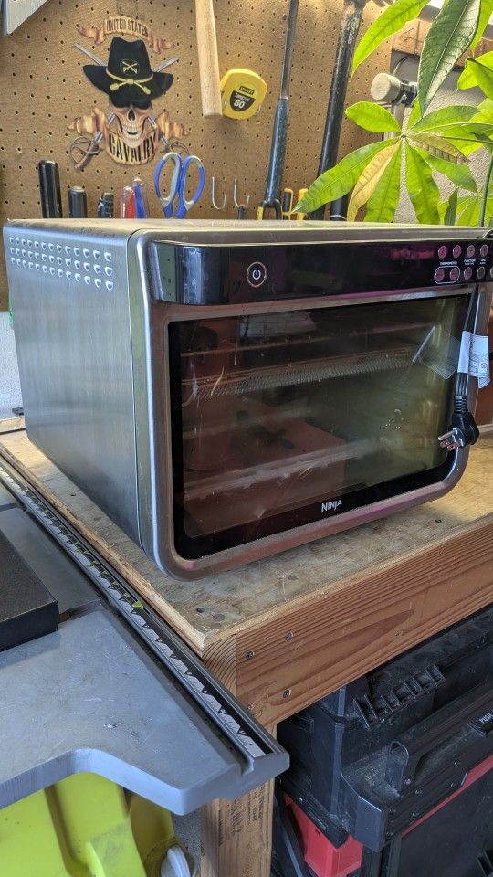 NINJA

Foodi Smart XL Air Oven

Model: DT200 SERIES LP3

120V~60Hz, 1800W