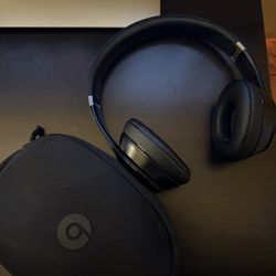 Beats Solo 4 Wireless Headphones - Black