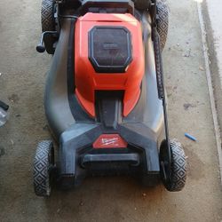 Milwaukee Fuel Lawnmower M18