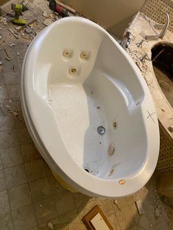 Jetta Corporation Whirlpool/Jetted Bathtub – 58” x 40.5”