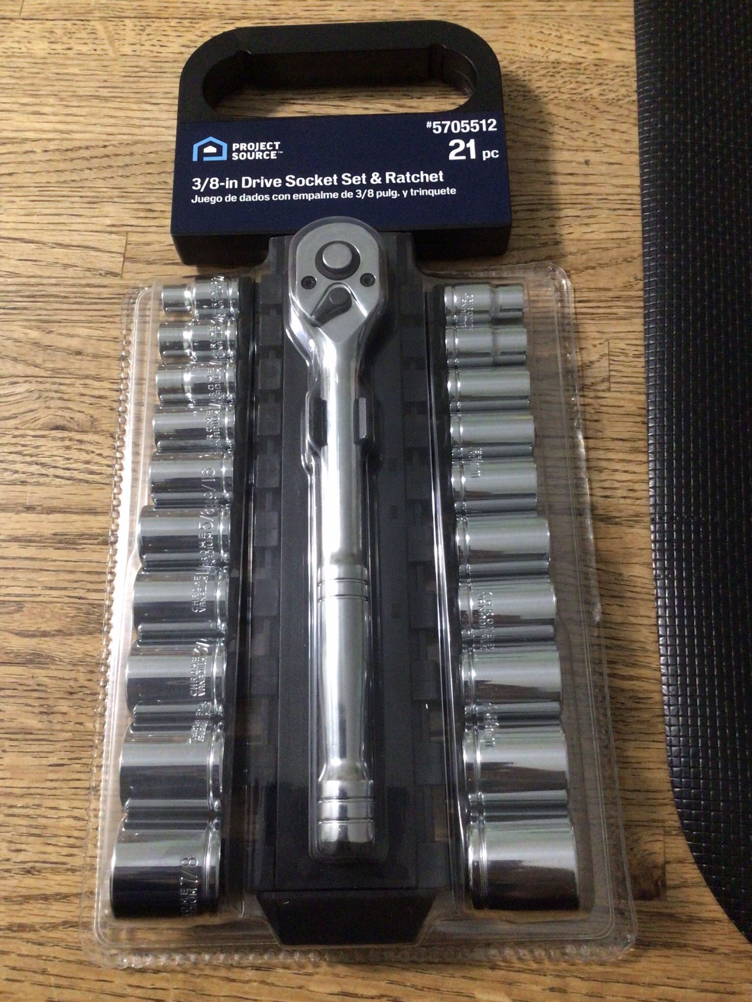 New 3/8 Ratchet Set 21 Piece $20