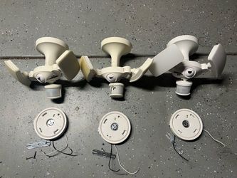 Kuna security cameras and floodlights -white
