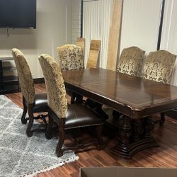 6 Seats With Table $500